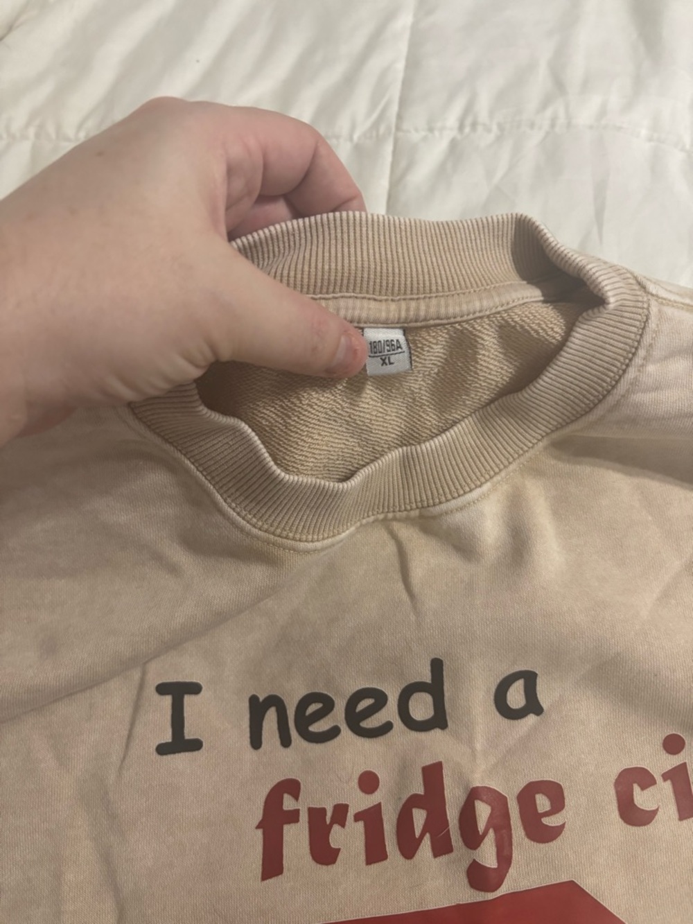 Beige Graphic Sweatshirt "I need a fridge"